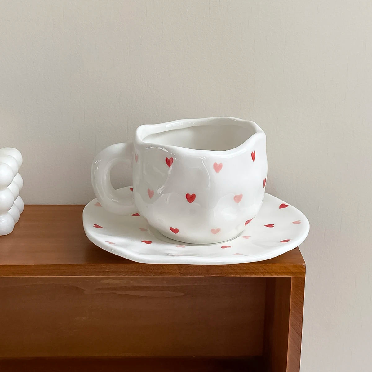 1Set Love Irregular Coffee Cup and Saucer, Creative Design Hand-Plated Irregular Coffee Cup and Saucer, Red Love Coffee Cup Mug, Suitable for Home Decoration Drinking Water, Afternoon Tea Coffee Cake, Couple Date, Candlelight Dinner, Valentine'S Day Gift