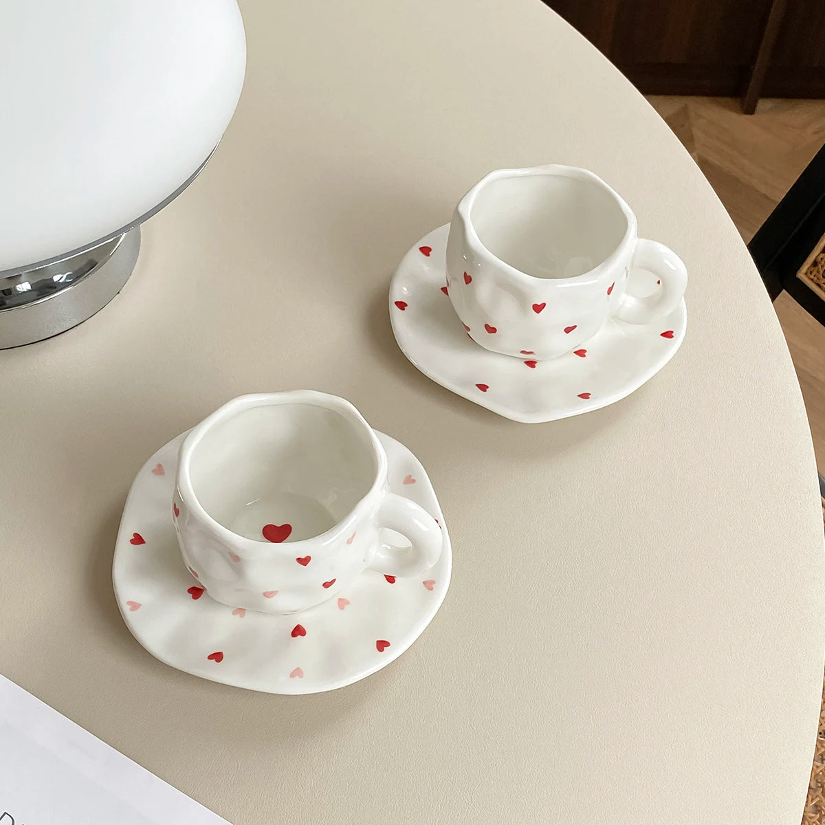 1Set Love Irregular Coffee Cup and Saucer, Creative Design Hand-Plated Irregular Coffee Cup and Saucer, Red Love Coffee Cup Mug, Suitable for Home Decoration Drinking Water, Afternoon Tea Coffee Cake, Couple Date, Candlelight Dinner, Valentine'S Day Gift